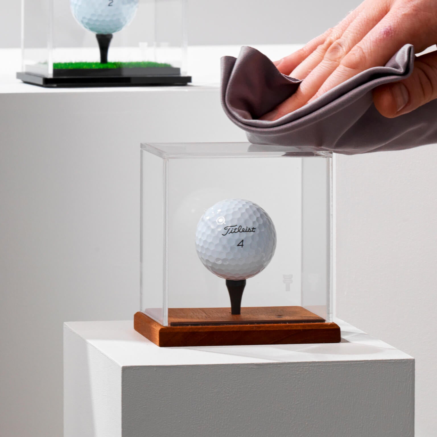 The Heritage-UV Eagle Background Golf Ball Display Case