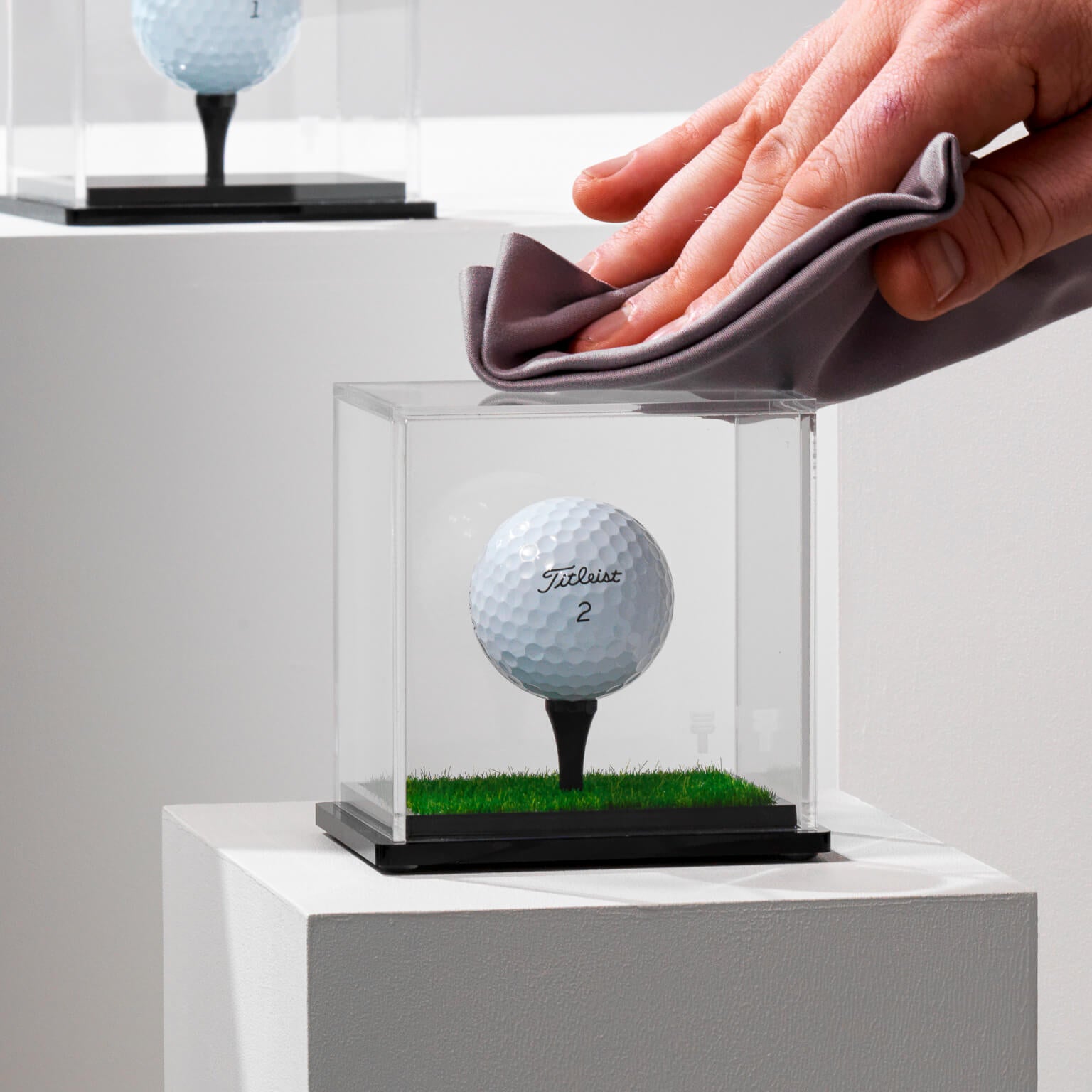 The Vantage-UV Birdie Background Golf Ball Display Case