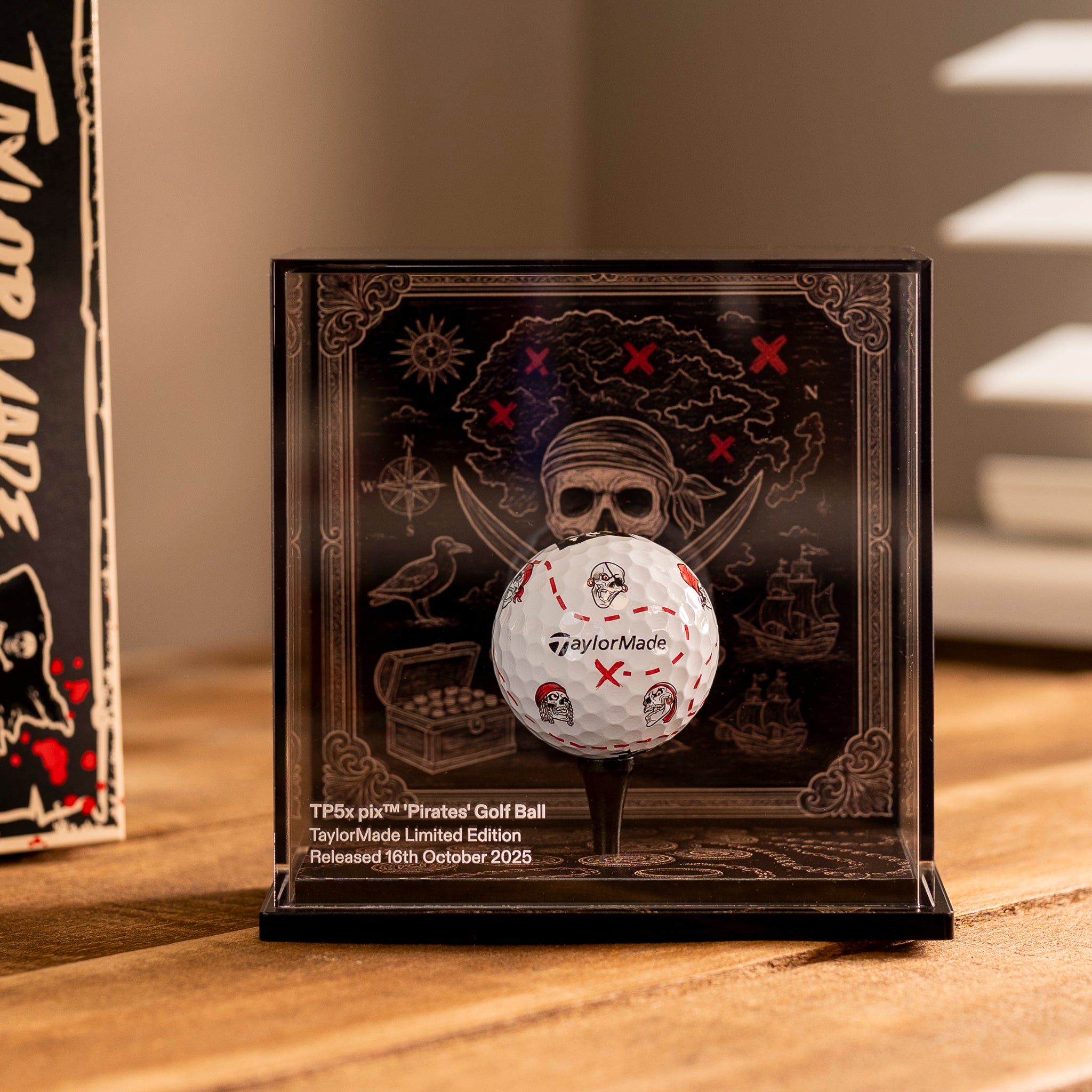 ゴルファー フィギュア インテリアトレイ Limited Edition Display Case for TaylorMade TP5/TP5x pix Pirates